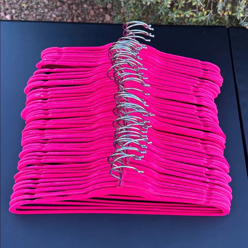 Velvet hangers heavy duty set of 50 count, used-great condition.